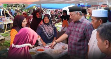 bsaat-bupati-rokan-hulu-nyebur-ke-kerumunan-demi-berburu-takjil-di-pasar-ramadanb