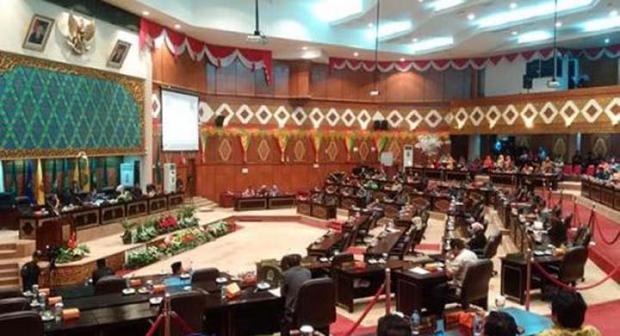 Seru! Debat Panjang Sesama Anggota DPRD Riau soal LKPJ Disampaikan Sekdaprov