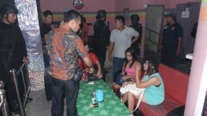 BREAKING NEWS: Panti Pijat dan Karaoke di Kompleks Nangka Sari Pekanbaru Dirazia Polisi, Puluhan Cewek Seksi Terjaring