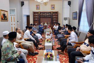 Pengurus Masjid Raya An-Nur Pekanbaru Temui Pj Gubernur Riau di Rumah Dinas, Ada Apa?
