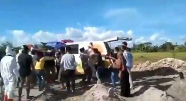 Keluarga Pasien Mengamuk, Hajar Petugas Pemakaman Covid-19 hingga Pingsan