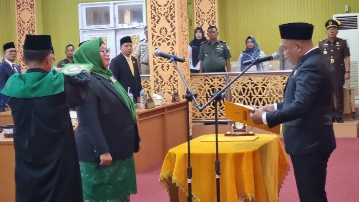 Hanya Bermodal 69 Suara, Rosida Nasution Dilantik Jadi PAW Anggota DPRD Pelalawan