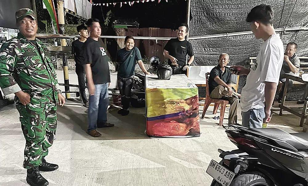 <b>Tertangkap Buang Sampah, Warga Didenda Rp250 Ribu</b>