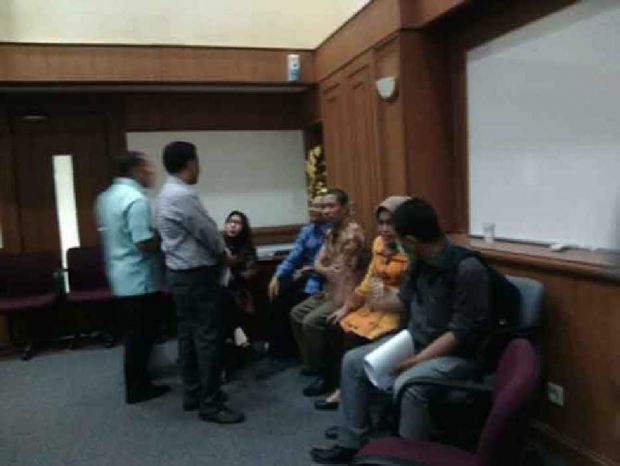 Rekonstruksi Kasus Suap APBD Berlangsung Alot, Mantan Anggota DPRD Riau Berdebat dengan Penyidik KPK