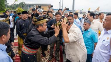 lamr-berterima-kasih-kepada-prabowogibran-karena-adanya-kementerian-kebudayaan-dan-putra-riau-di