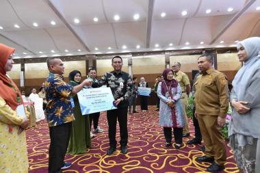 bbrk-syariah-dan-pemprov-riau-ikuti-akad-massal-kur-800-ribu-debitur-dan-peluncuran-kredit-program