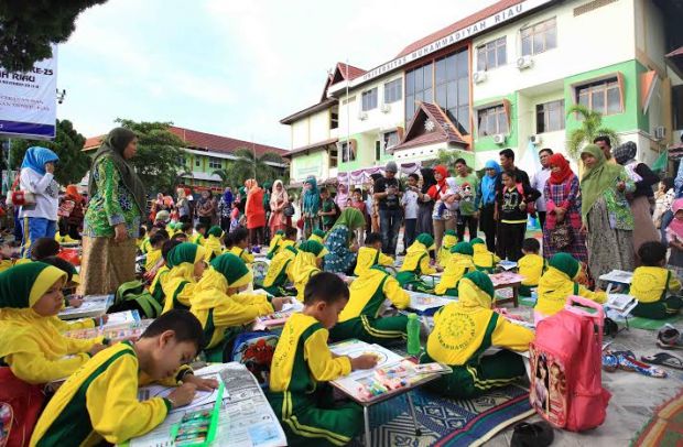 Serunya Anak-anak TK Berlomba Mewarnai Logo Musywil ke-25 Muhammadiyah Riau