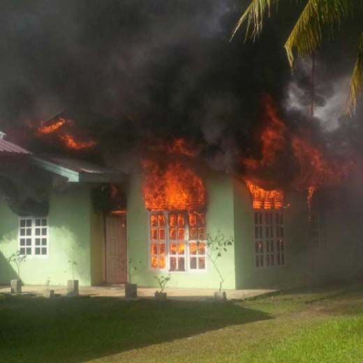 Pemuda Pembakar Rumah Orang Tuanya di Marpoyandamai Pekanbaru Nyaris Dihakimi Massa