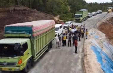 bkalau-tak-ada-kendala-jalan-lintas-riausumbar-yang-sempat-ditutup-di-tanjungalai-sudah-bisa
