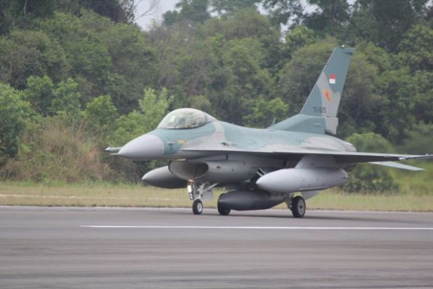 Jet Tempur F-16 Lanud RSN Pekanbaru Siap Patroli di Laut Natuna