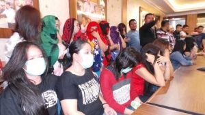 Polisi Temukan 2 KTP Diduga Palsu Milik Wanita yang Dipekerjakan di Pertokoan Nangka Sari Pekanbaru, ”Minta Buatin Sama Tukang Ojek, Bayarnya Rp300 Ribu”