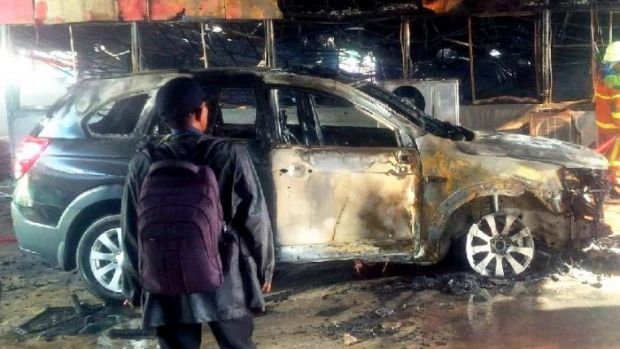 Selain Bangunan Pujasera 638, Satu Mobil Juga Ikut Ludes Terbakar di Jalan Riau