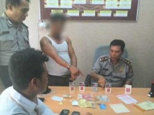 Bandar Sabu Minas Ditangkap di Rumahnya setelah Diintai 2 Jam