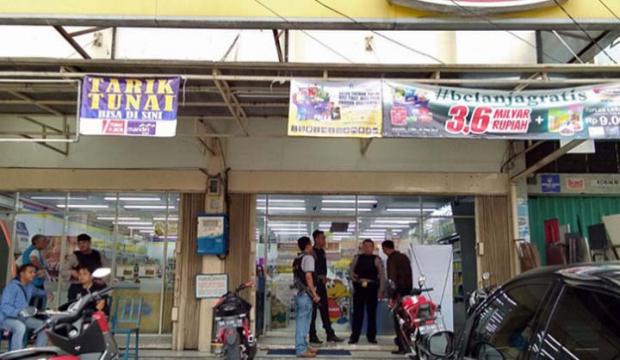 Perampok Bersenpi Beraksi di Minimarket Pekanbaru, tapi Gagal Ambil Uang Dalam Brankas karena Kuncinya Dibawa Karyawan Lain