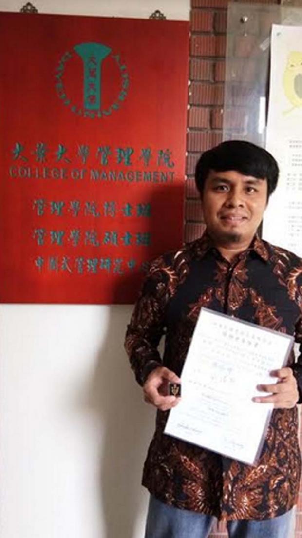 Dosen Unilak yang Sedang Kuliah Program Doktoral di Taiwan Raih Penghargaan Internasional <i>Phi Tau Phi</i>