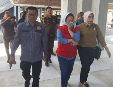 <b>Selama 12 Tahun Buron, Akhirnya Dewi Sartika Ditangkap Tim Tabur Kejati Riau di Batam. Perkaranya?</b>