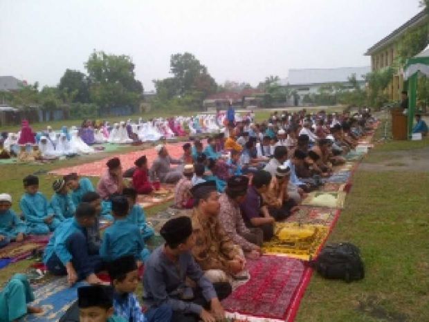 Ratusan Umat Islam Ikuti Salat Idul Adha di Lapangan SMK Muhammadiyah Pekanbaru