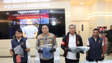 bbermula-dari-bakar-rayap-dan-semut-pada-pohon-yang-telah-mati-lahan-seluas-10-hektare-terbakarb