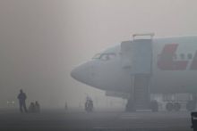 kabut-asap-lumpuhkan-bandara-pekanbaru-pejabat-kemendagri-batal-memberi-pembekalan-kepada-aktivis