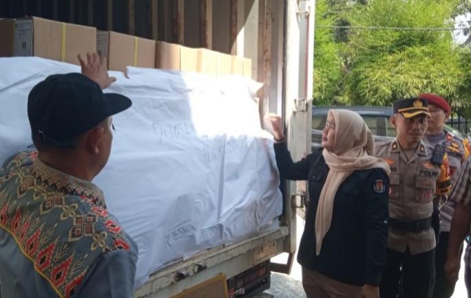 <b>Distribusi Logistik Pilkada Serentak 2024 Terus Digesa, Empat Daerah di Provinsi Riau Sudah Terima</b>