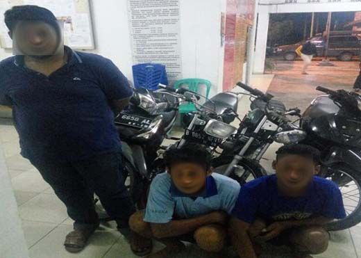 Polwan Menyamar Jadi Pembeli untuk Tangkap Kawanan Pencuri Motor di Pekanbaru