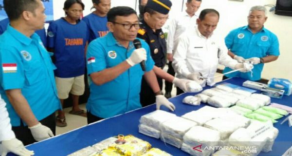 Dua Pria Muda Asal Riau Ditangkap di Palembang karena Bawa 36 Kg Sabu-Sabu dan 32.570 Pil Ekstasi