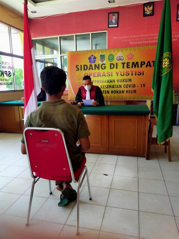 Jajaran Satgas Covid-19 Provinsi Riau Gencar Tegakkan Perda Prokes Jelang Libur Nataru