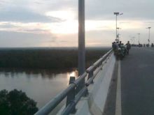 woalah-jembatan-maredan-kabupaten-siak-diduga-dijadikan-tempat-mesum-bagi-pasangan-mudamudi-di