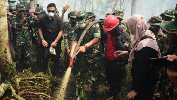 Panglima TNI Perintahkan Anak Buahnya Tidur di Sekitar Lokasi Kebakaran Hutan Riau