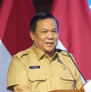 bberkomitmen-wujudkan-uhc-plt-gubernur-sf-hariyanto-sebut-kepesertaan-jkn-riau-hampir-100-persenb