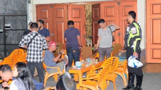 Polisi Bubarkan Kumpul-Kumpul Warga di Pekanbaru, Termasuk yang Sedang Nongkrong di Tepi Sungai