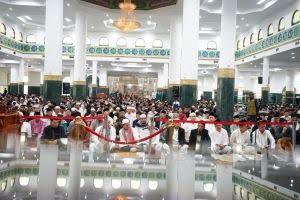 bribuan-umat-muslim-padati-masjid-raya-annur-riau-salat-idulfitri-1447-h-berlangsung-khusyukb