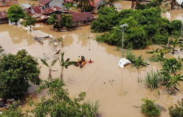 Permukiman Warga Tangkerang Utara Pekanbaru Terendam Banjir, Petugas Antar Makanan Buka dan Sahur
