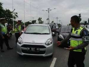 Operasi Patuh, Polisi Jaring Puluhan Pengendara Bermasalah di Jalan Yos Sudarso Pekanbaru