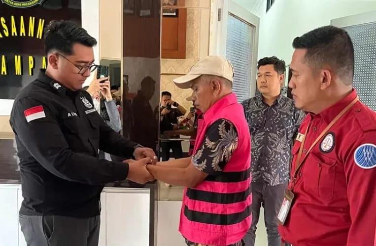 <b>Rugikan Negara Rp1,3 Miliar, Eks Kades Indrasakti Kampar Ditahan karena Alihkan Status Tanah Transmigrasi Jadi Milik Perorangan</b>