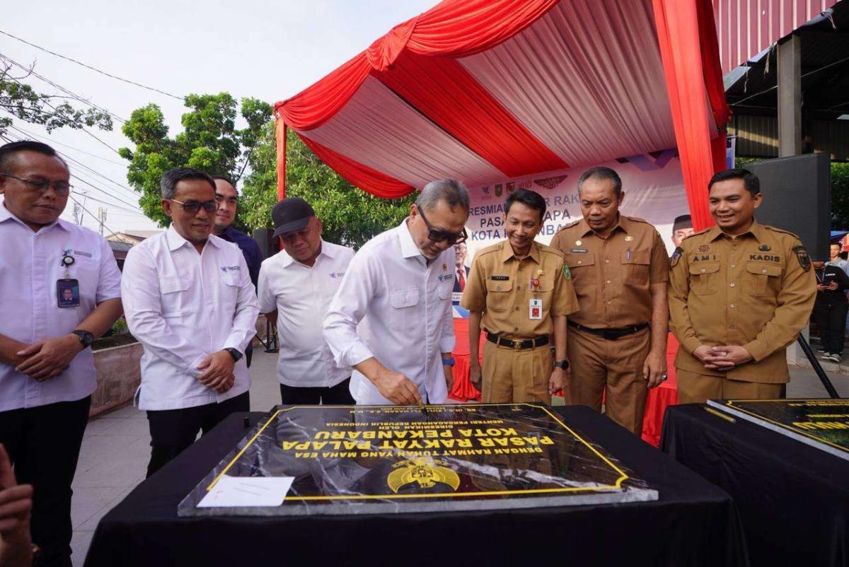 Zulhas Resmikan Pasar Rakyat Palapa Kota Pekanbaru yang Mampu Menampung 100 Pedagang