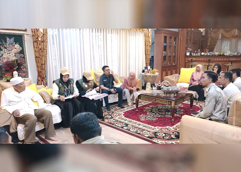 Hari Pertama Coklit, KPU Pekanbaru Datangi Kediaman Mantan Gubernur Riau Saleh Djasit