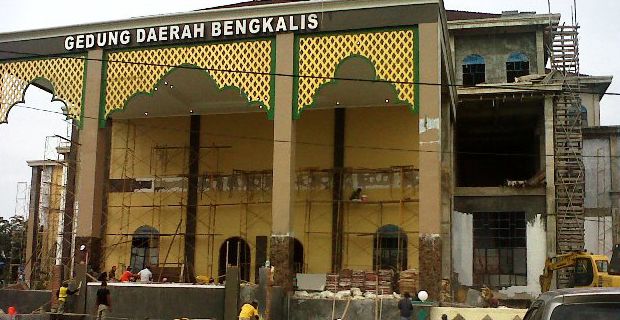 Pembangunan Gedung Daerah di Bengkalis Berbiaya Rp49 Tak Siap-siap, Warga Desak Penegak Hukum Usut Tuntas Dugaan Penyimpangan