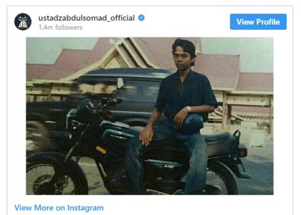 Ini Foto Ustaz Abdul Somad Naik RX-King di Depan Purna-MTQ Pekanbaru pada 1996 yang Dipajang di Instagram