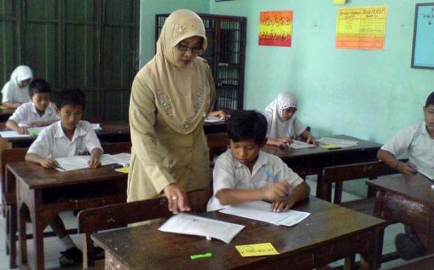 Riau Kekurangan Guru Bidang Sains karena Banyak yang Memilih Berkarier di Perusahaan