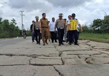 <b>Perbaikan Jalintim Sumatera Belum Bisa Dilakukan Karena Banjir Baru Surut Dua Hari Terakhir</b>