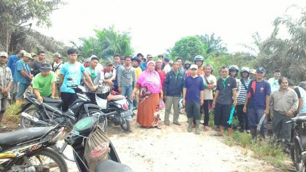 Warga Kampung Langkai Unjuk Rasa di atas Bekas Kebun Sawit yang Diduga Dikuasai Pemkab Siak