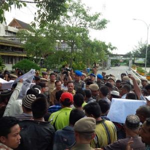 Berangkat Jelang Tengah Malam Tadi, Masyarakat Batuampar Demo ke Kantor Bupati Inhil, Pertanyakan Kekosongan Kepemimpinan Desa