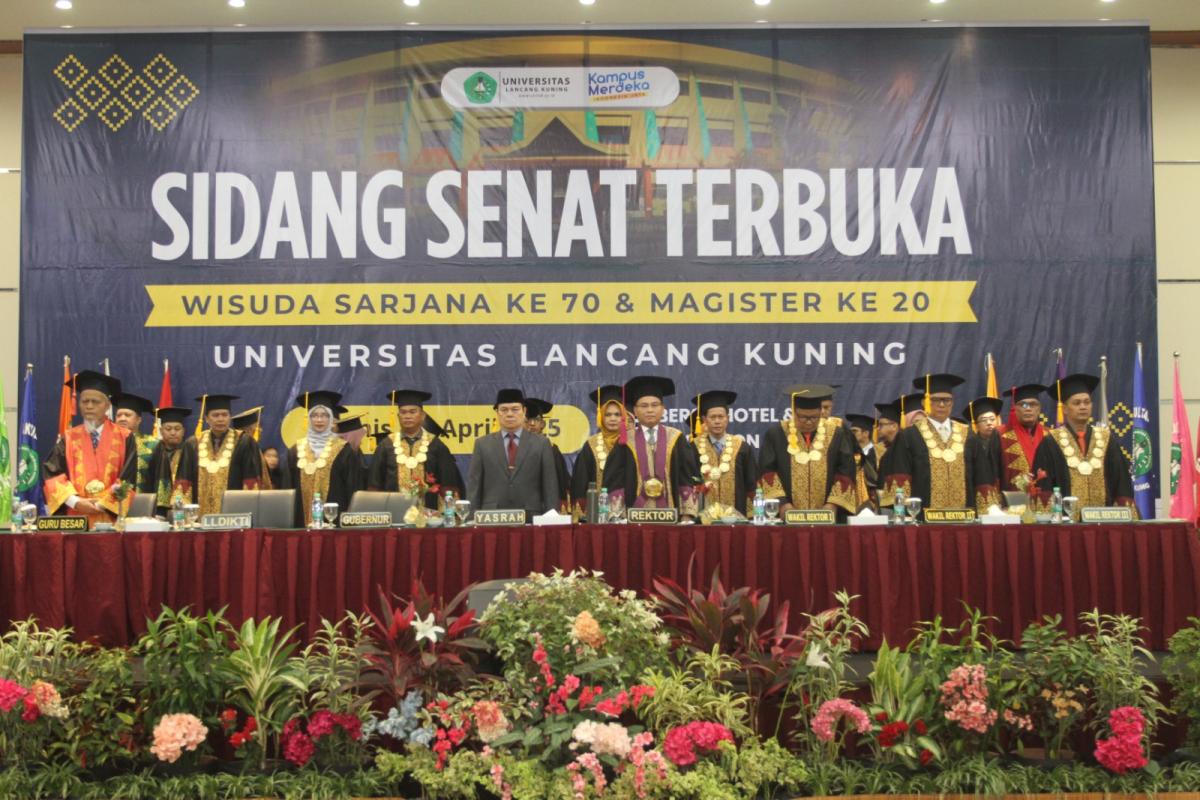 <b>Unilak Wisuda 895 Mahasiswa; Momen Haru dan Harapan di Tengah Dinamika Global</b>