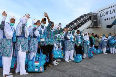 b424-jemaah-calon-haji-kloter-pertama-riau-terbang-ke-batam-berikut-jadwal-lengkap-keberangkatanb