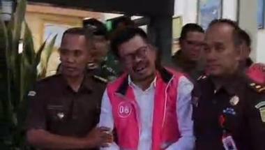 bjadi-tersangka-kasus-korupsi-dana-hibah-pokir-sebesar-rp242-miliar-ketua-dprd-magetan-menangis