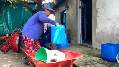 bgerobak-bantuan-csr-brk-syariah-yang-mengubah-harihari-karmila-di-desa-mengkait-anambas-b