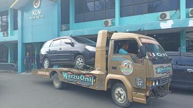 bdua-mobil-innova-koni-riau-disita-pengadilan-negeri-pekanbaru-karena-tak-bayar-pesangon-eks