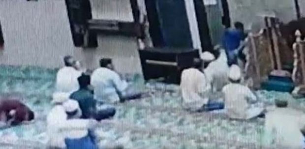 Imam Masjid di Pekanbaru Ditusuk Saat Berdoa setelah Salat Isya