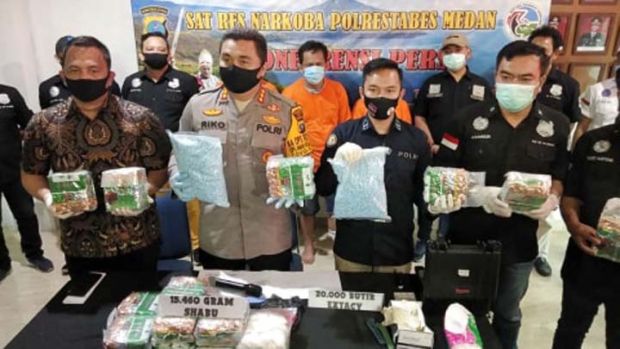 Kurir Jaringan Narkoba Medan-Pekanbaru Ditangkap, 15 Kg Sabu dan 20 Ribu Pil Ekstasi Disita